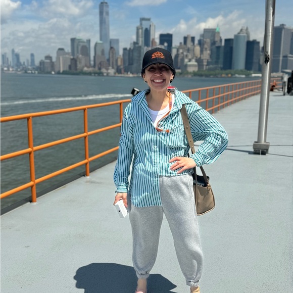 Meet your Posher, Beatriz - Picture 1 of 1